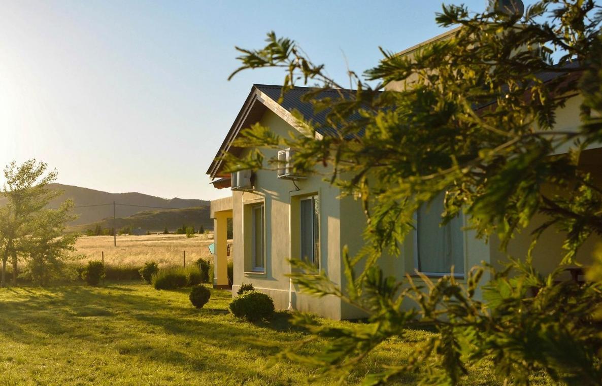 Вилла Cabanas De Las Pinturas Сьерра-де-ла-Вентана Экстерьер фото